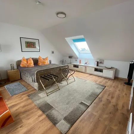 Dachgeschoss Apartment Mit Ausblick Halle  Exterior foto