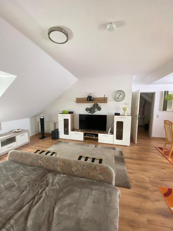 Apartment Dachgeschoss Mit Ausblick *
